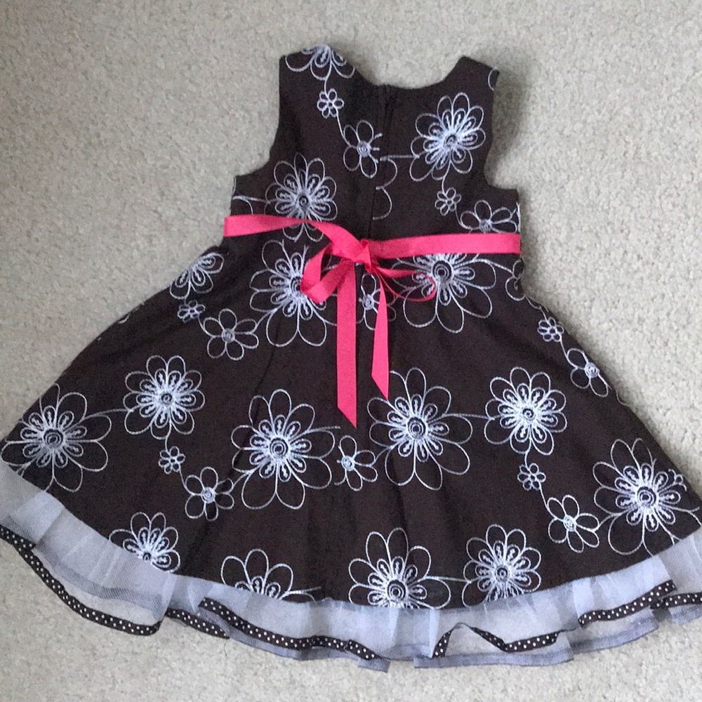🍭 Dress up the little girl! (2T) - Picture 2 of 6